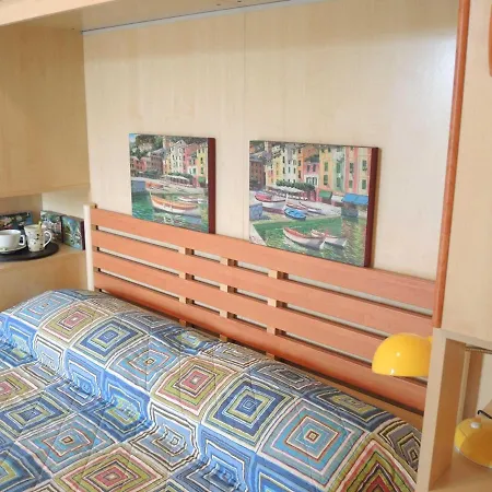 Appartement Colourful Flat Next To The - Beahost