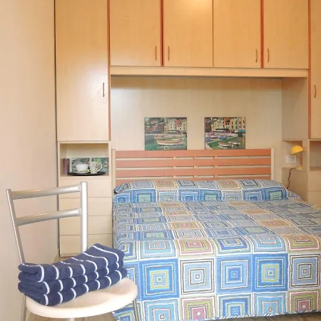 Apartment Colourful Flat Next To The Beach-beahost